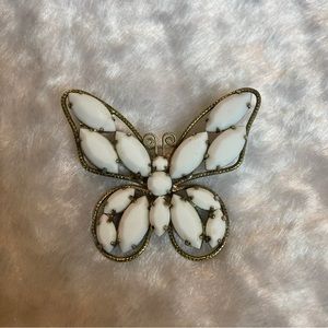 ☘️VTG Milk Glass Gold Tone Butterfly Brooch